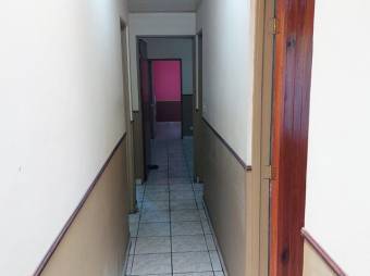 Se vende espaciosa casa con uso mixto en Santa Barbara Heredia 25-187