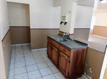 Se vende espaciosa casa con uso mixto en Santa Barbara Heredia 25-187