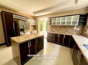 Escazu casa alquiler de lujo $5.500 o en venta $880.000