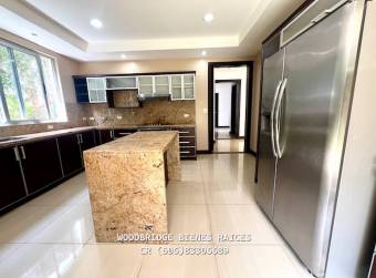 Escazu casa alquiler de lujo $5.500 o en venta $880.000