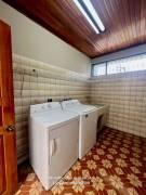 $2.000 Escazu casa con jardin en alquiler /292 metros, 1 piso