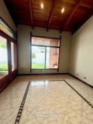 $2.000 Escazu casa con jardin en alquiler /292 metros, 1 piso