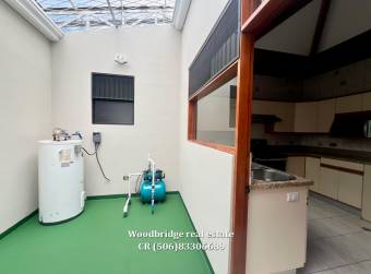 $2.000 Escazu casa con jardin en alquiler /292 metros, 1 piso