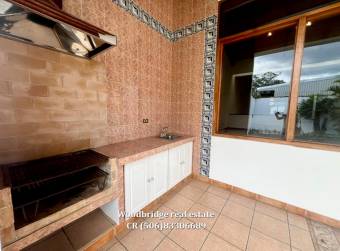 $2.000 Escazu casa con jardin en alquiler /292 metros, 1 piso