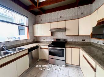 $2.000 Escazu casa con jardin en alquiler /292 metros, 1 piso