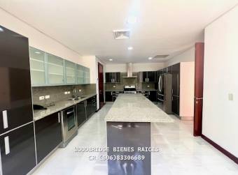 Escazu condo lujo en alquiler Condominio Monteplata $5.000 /380 mts., super vista!