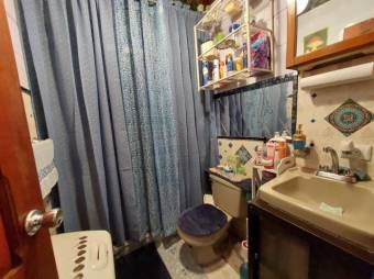 Se vende espaciosa casa con patio en Santa Lucia de Barva 26-568