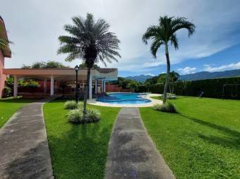 Se alquila casa amoblada en condominio de Lindora Santa Ana 26-672