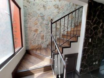 Se alquila casa amoblada en condominio de Lindora Santa Ana 26-672