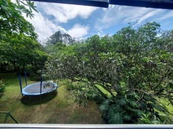 Se vende moderna propiedad de 5000m2 en San Antonio de Belén 26-673