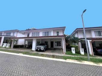 Se vende moderna casa en condominio de Ciudad Colon 26-764