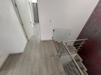 Se vende moderna casa en condominio de Ciudad Colon 26-764