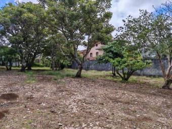 Se vende amplio lote de 3,500m2 en Concepción de Heredia 25-1922 