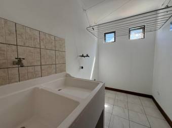 MLS-26-858 LS VENTA CASA EN SEGUNDO NIVEL TIBAS SAN JOSE