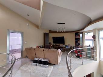 Se vende amplia propiedad con 2 casas en Santo Domingo Heredia 26-280