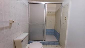 Se alquila espaciosa casa en San Pedro de Montes de Oca 26-872