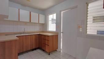 Se alquila espaciosa casa en San Pedro de Montes de Oca 26-872