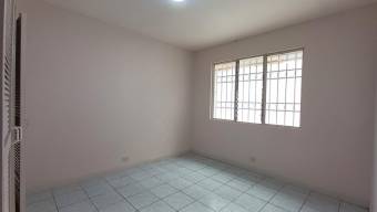 Se alquila espaciosa casa en San Pedro de Montes de Oca 26-872