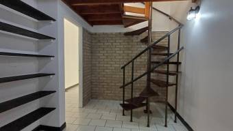 Se alquila espaciosa casa en San Pedro de Montes de Oca 26-872