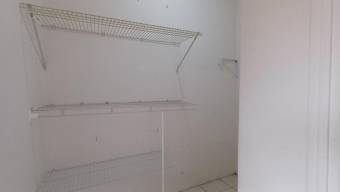 Se alquila espaciosa casa en San Pedro de Montes de Oca 26-872