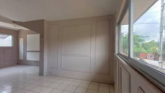 Se alquila espaciosa casa en San Pedro de Montes de Oca 26-872