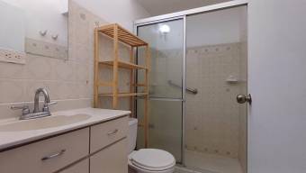 Se alquila espaciosa casa en San Pedro de Montes de Oca 26-872