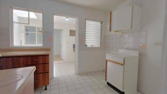 Se alquila espaciosa casa en San Pedro de Montes de Oca 26-872