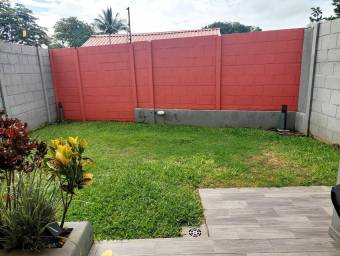 Se vende moderna casa con patio en Desamparados Alajuela 26-864