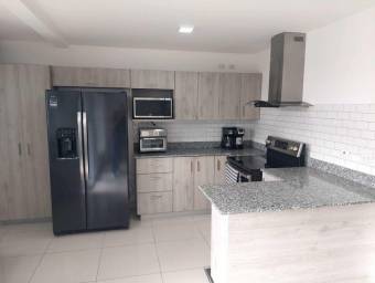 Se vende moderna casa con patio en Desamparados Alajuela 26-864
