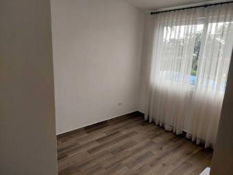 Se vende moderna casa con patio en Desamparados Alajuela 26-864