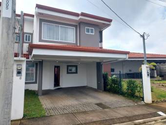 Se vende moderna casa con patio en Desamparados Alajuela 26-864