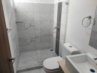 Se vende moderna casa con patio en Desamparados Alajuela 26-864