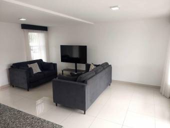 Se vende moderna casa con patio en Desamparados Alajuela 26-864