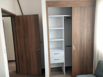 Se vende moderna casa con patio en Desamparados Alajuela 26-864