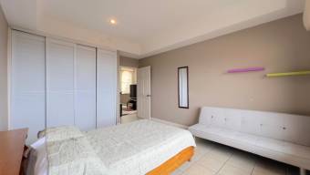 Se vende espaciosa casa con patio en condominio de San Antonio Escazú 26-761