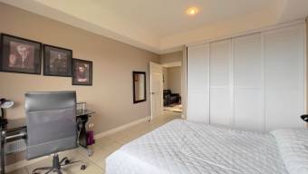 Se vende espaciosa casa con patio en condominio de San Antonio Escazú 26-761