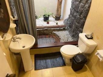 Se vende espaciosa casa en San Rafael de Escazú 25-41