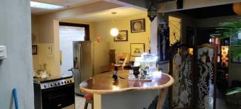 Se vende espaciosa casa en San Rafael de Escazú 25-41