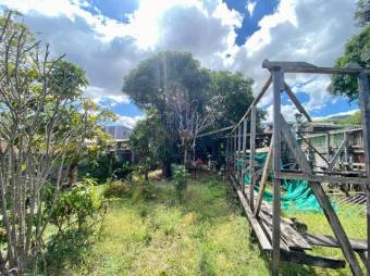 Se vende espaciosa casa con patio en Escazú Centro 25-1306