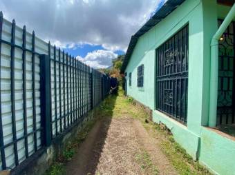 Se vende espaciosa casa con patio en Escazú Centro 25-1306