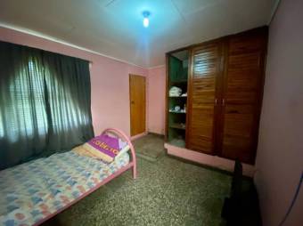 Se vende espaciosa casa con patio en Escazú Centro 25-1306