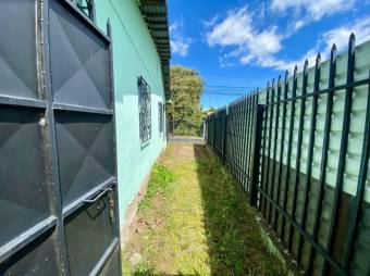 Se vende espaciosa casa con patio en Escazú Centro 25-1306