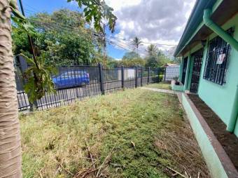 Se vende espaciosa casa con patio en Escazú Centro 25-1306