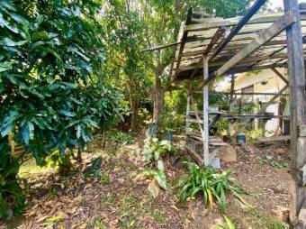 Se vende espaciosa casa con patio en Escazú Centro 25-1306