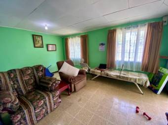 Se vende espaciosa casa con patio en Escazú Centro 25-1306