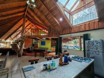 Se vende espaciosa casa con patio en Concepción de Heredia 25-1957