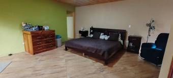 Se vende espaciosa casa con patio en Concepción de Heredia 25-1957