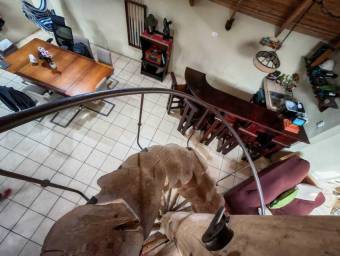 Se vende espaciosa casa con patio en Concepción de Heredia 25-1957