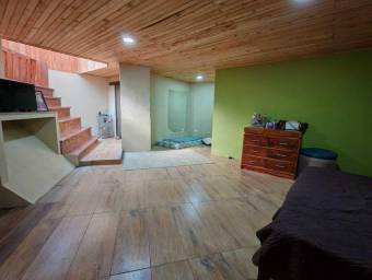 Se vende espaciosa casa con patio en Concepción de Heredia 25-1957