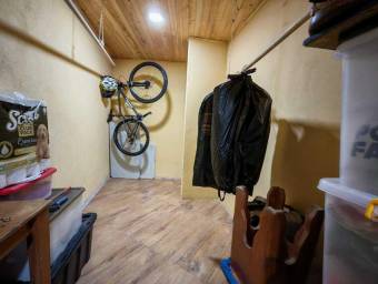 Se vende espaciosa casa con patio en Concepción de Heredia 25-1957